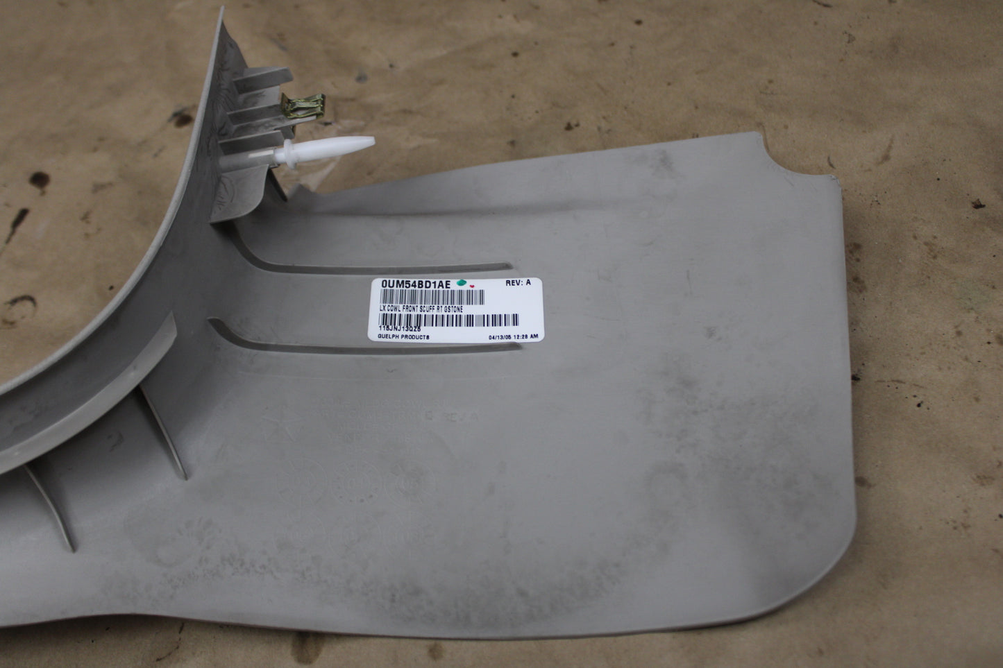 05-10 Charger Magnum 300 Front Passenger RH Scuff Plate Trim Cowl 0UM54BD1AE