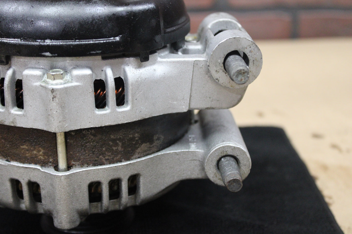 05-07 Chrysler 300 Dodge Charger Magnum Engine Alternator Replacement