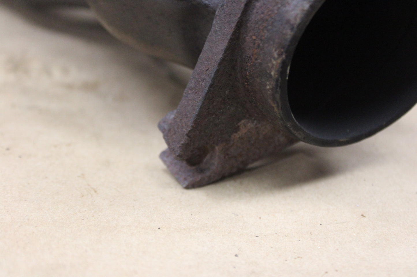 05-10 Mopar Challenger Charger 300C SRT8 6.1L Left Exhaust Manifold