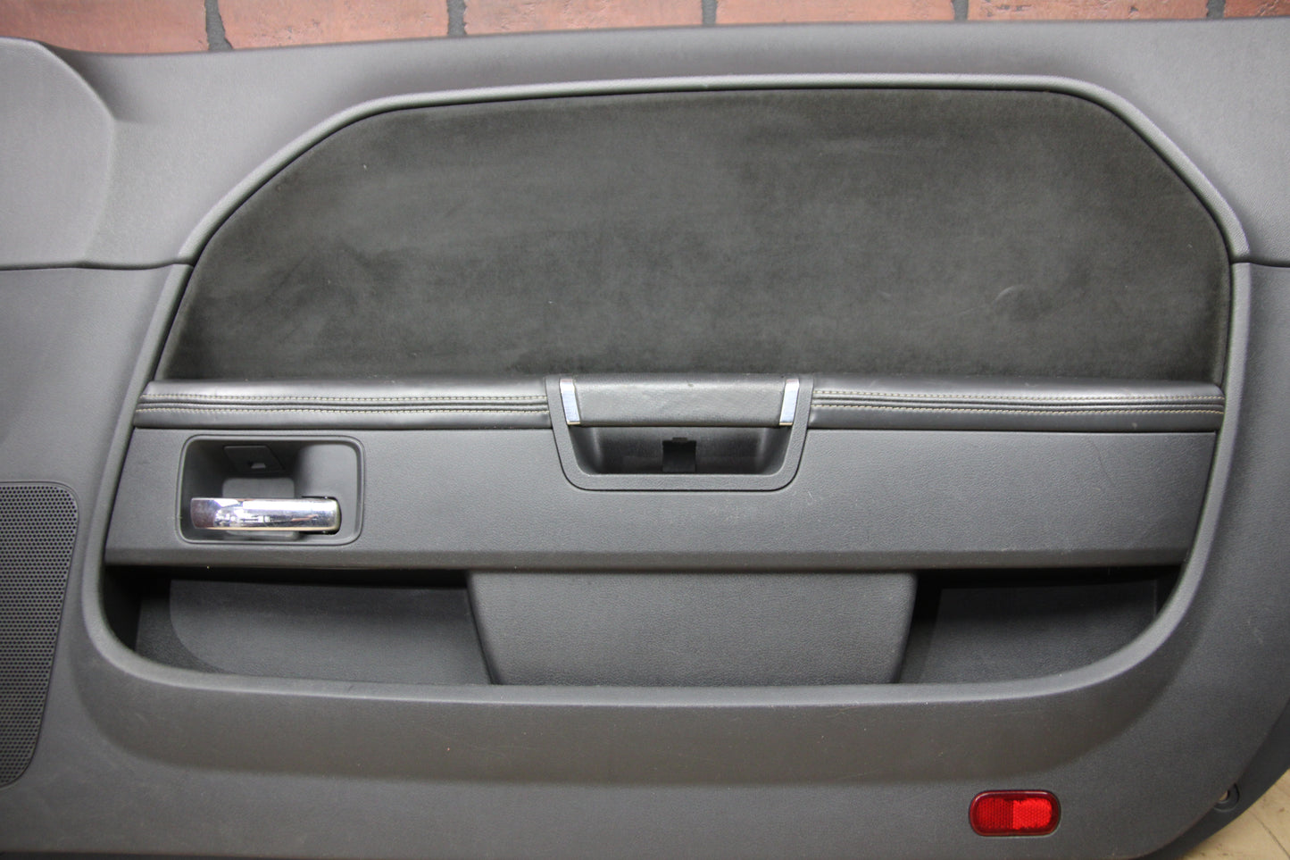 10-11 Dodge Challenger SRT8 Interior Front Passenger RH Door Panel 1FU101DVAL