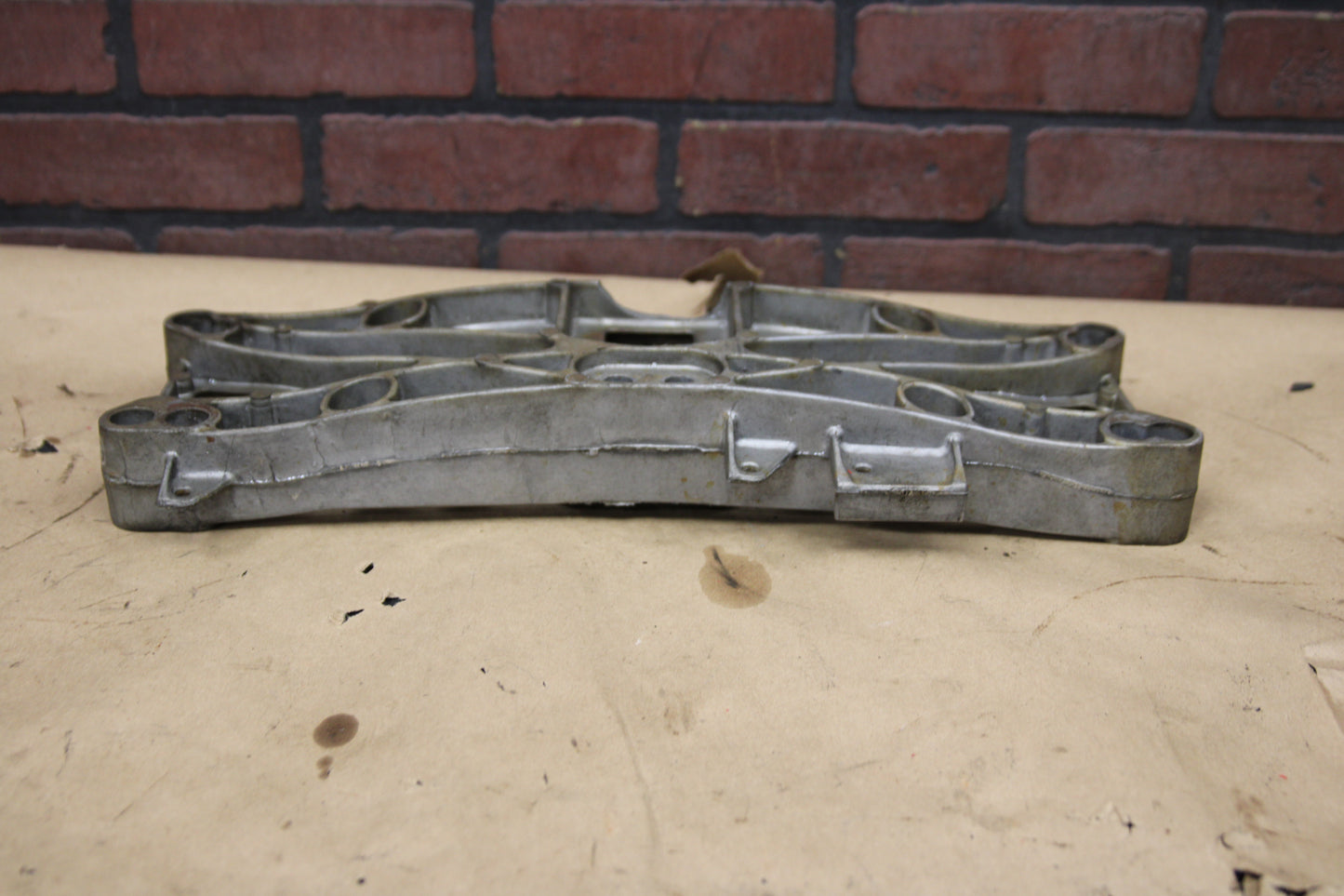 2005-2020 CHARGER CHALLENGER 300 SRT8 RWD AT OEM TRANSMISSION MOUNT BRACKET OEM