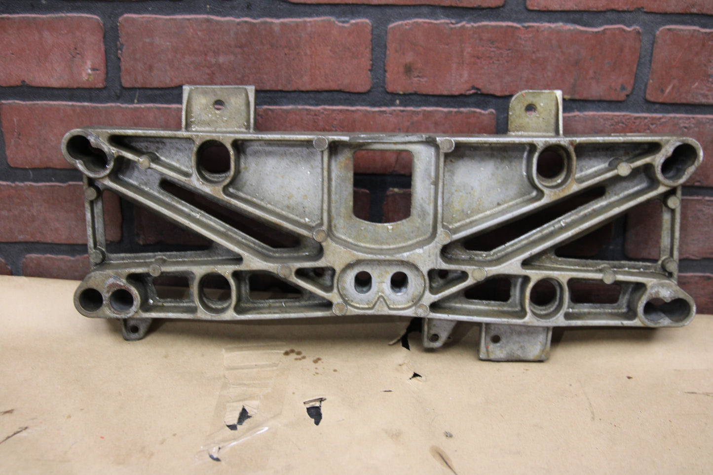 2005-2020 CHARGER CHALLENGER 300 SRT8 RWD AT OEM TRANSMISSION MOUNT BRACKET OEM