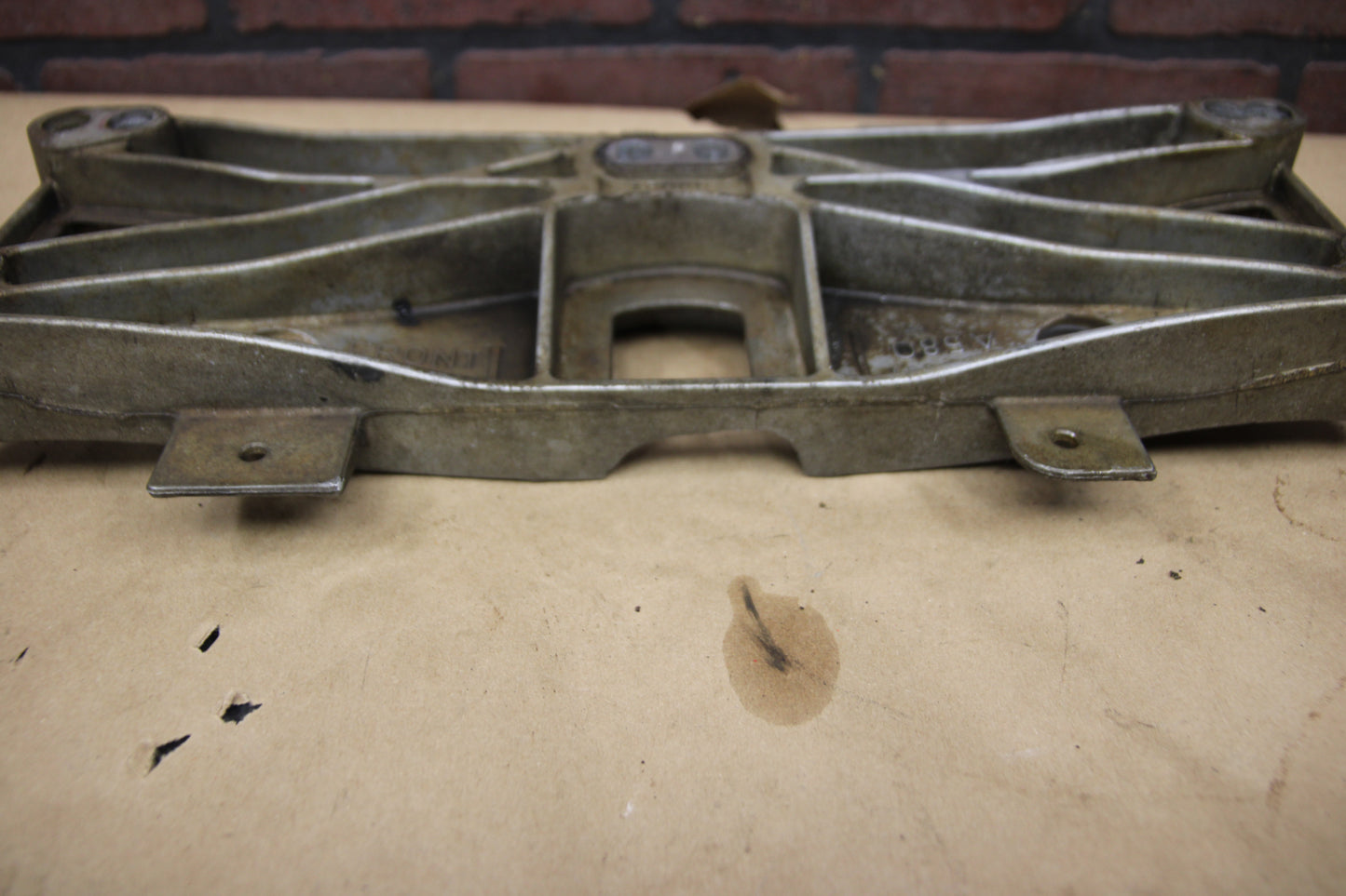 2005-2020 CHARGER CHALLENGER 300 SRT8 RWD AT OEM TRANSMISSION MOUNT BRACKET OEM