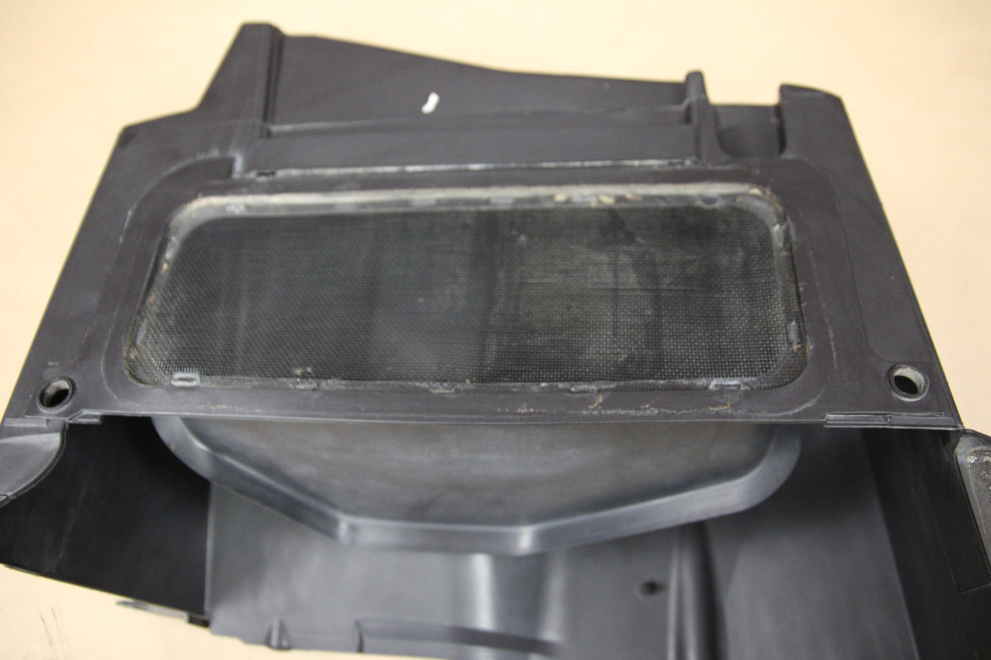 2005-2010 Charger Challenger 300 Air Inlet Plenum Filter Box 4806293AC OEM