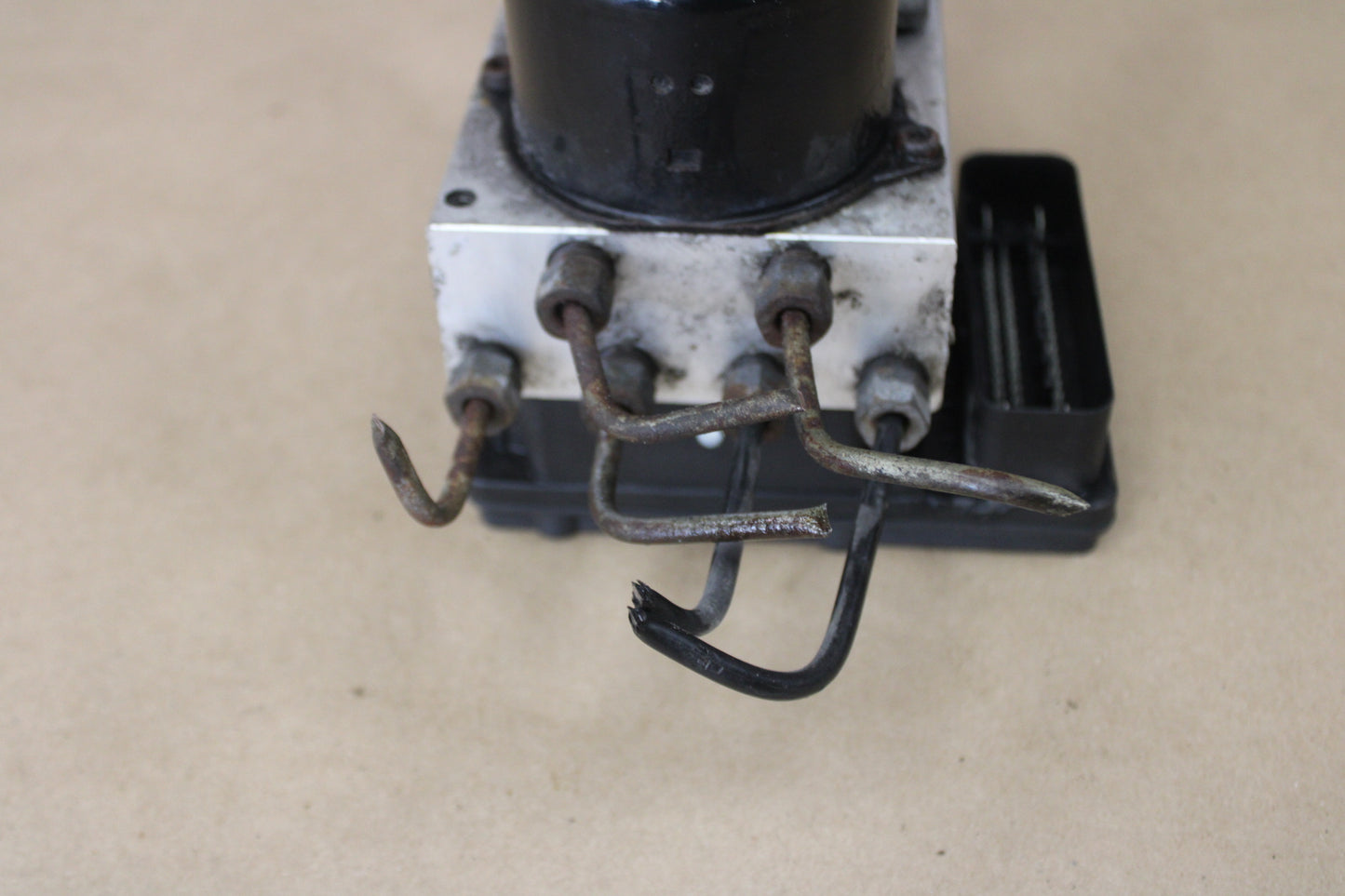 2006 CHRYSLER 300C SRT 6.1L OEM ABS ANTI LOCK BRAKE PUMP MODULE ASSEMBLY