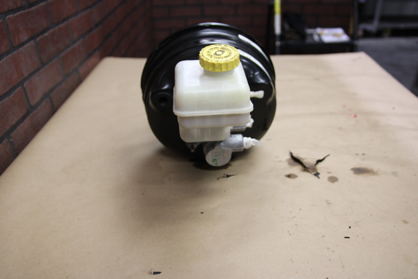 2009-2010 Charger Challenger 300 Brake Booster Master Cylinder W/ Reservoir OEM