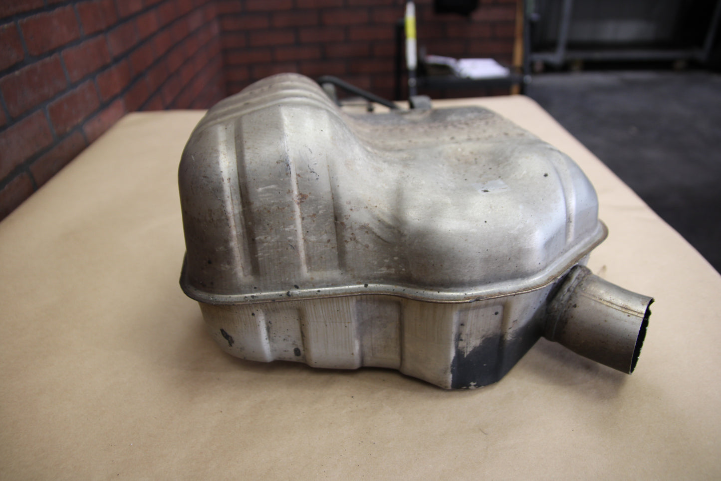 2013-2018 Audi A8 S8 4.0L Right Exhaust Muffler W/ Hanger OEM 4H0 253 612 Q 159k