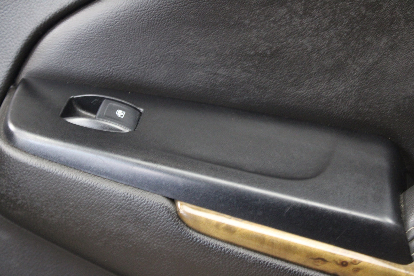 2015-2020 Chevrolet Suburban Tahoe Front Right Passenger Door Black Wood