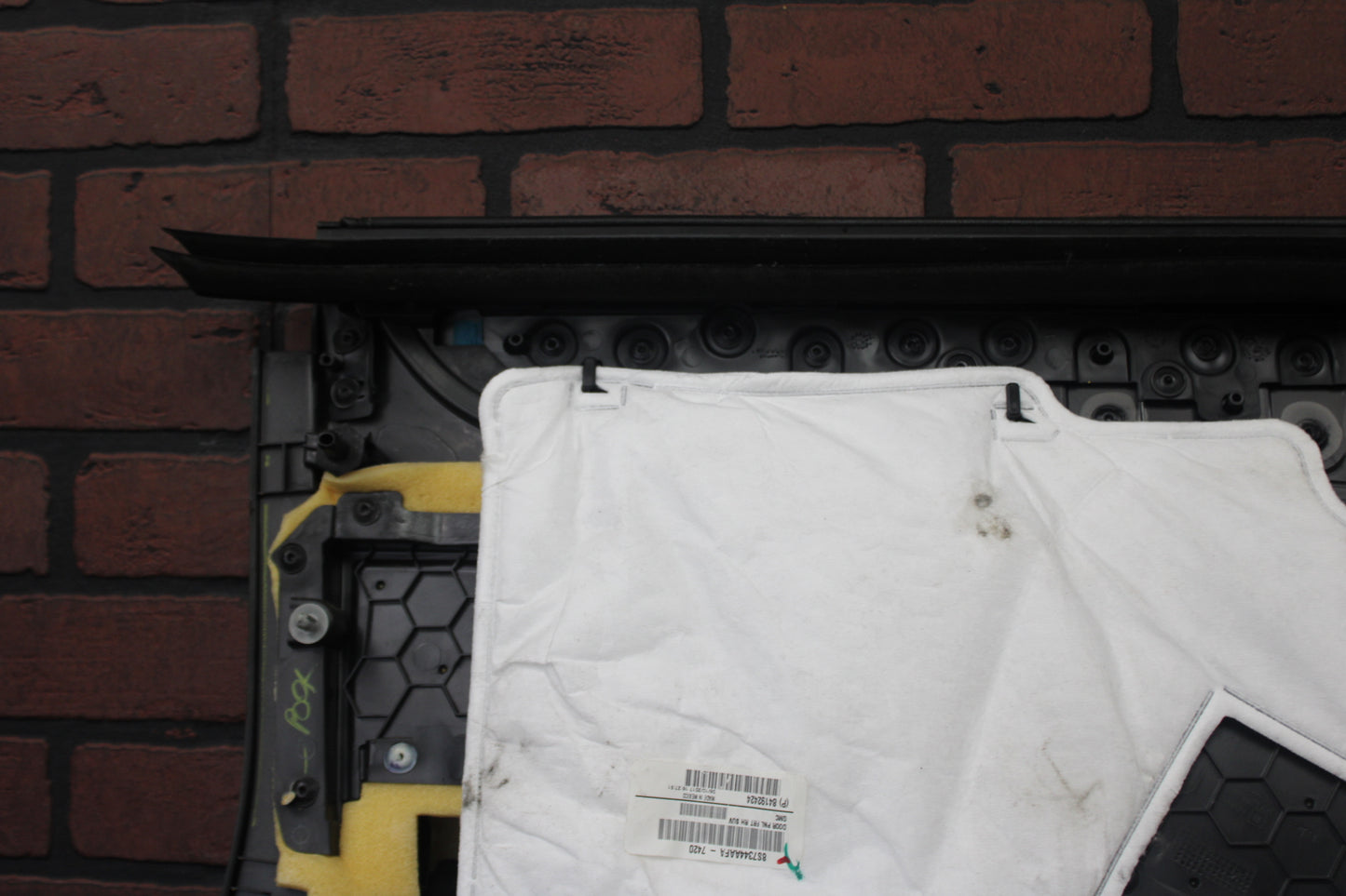 2015-2020 Chevrolet Suburban Tahoe Front Right Passenger Door Black Wood