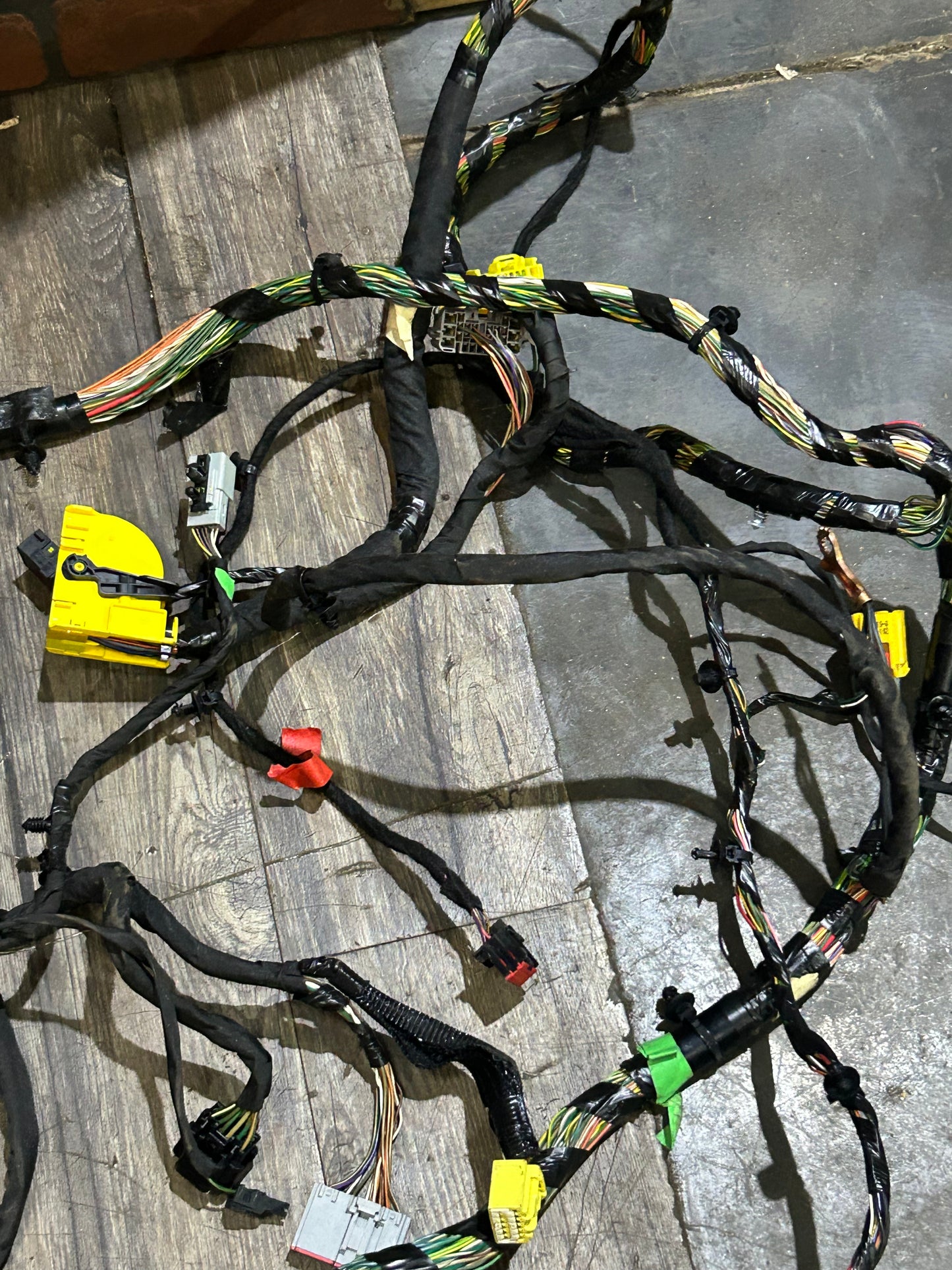 2018 Dodge Challenger 392 Scat Pack 6.4L Body Wiring Harness Fuse Box OEM