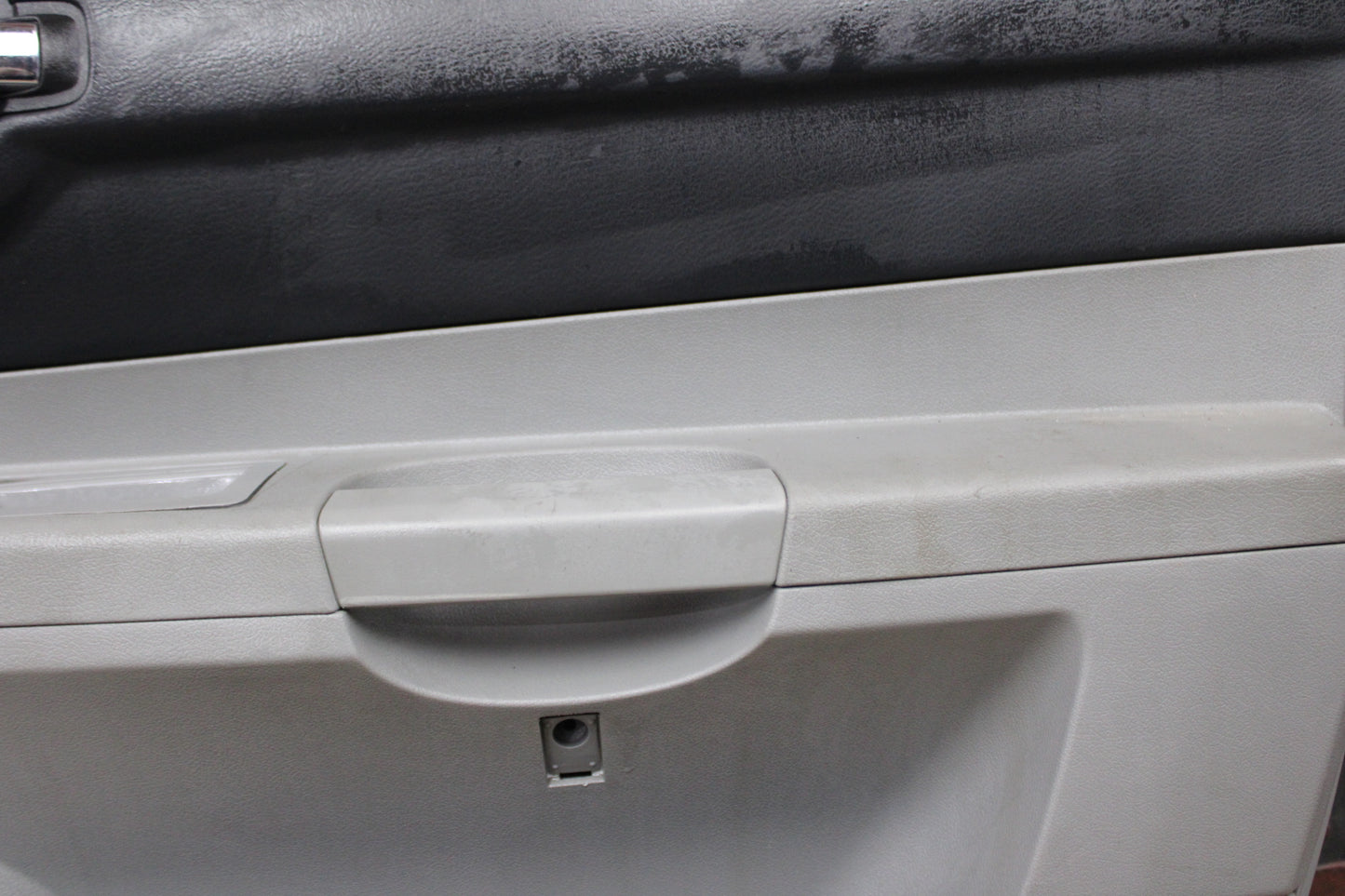 2007-2006 Dodge Charger Interior Front Passenger RH Door Panel Trim Cover OEM