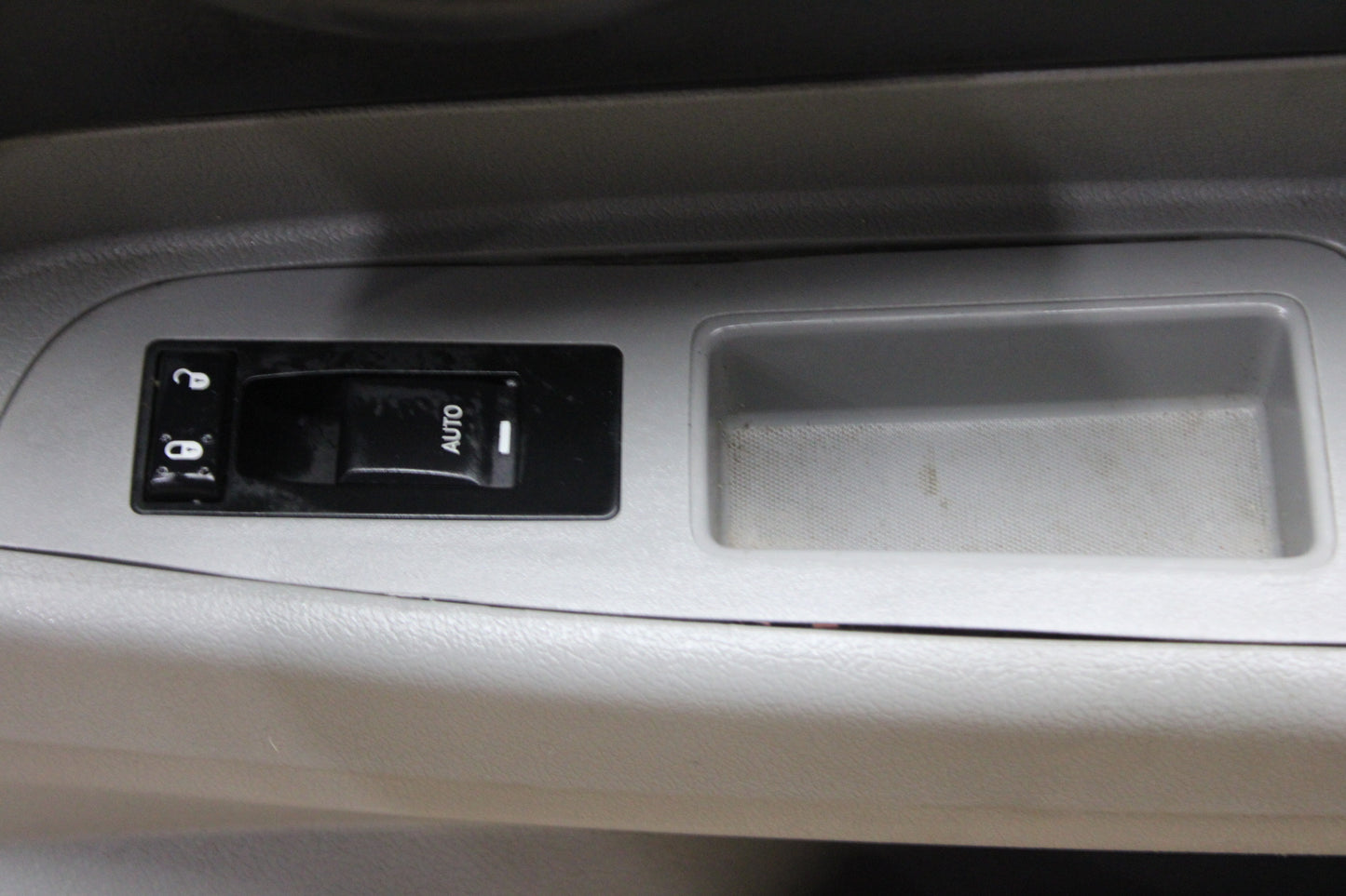 2007-2006 Dodge Charger Interior Front Passenger RH Door Panel Trim Cover OEM
