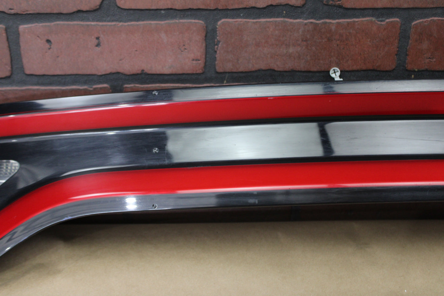2015-2023 DODGE CHARGER SCAT CENTER TAIL LIGHT OEM TRUNK LED 68398666AB DAMAGED