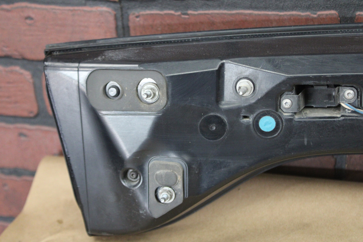 2015-2023 DODGE CHARGER SCAT CENTER TAIL LIGHT OEM TRUNK LED 68398666AB DAMAGED