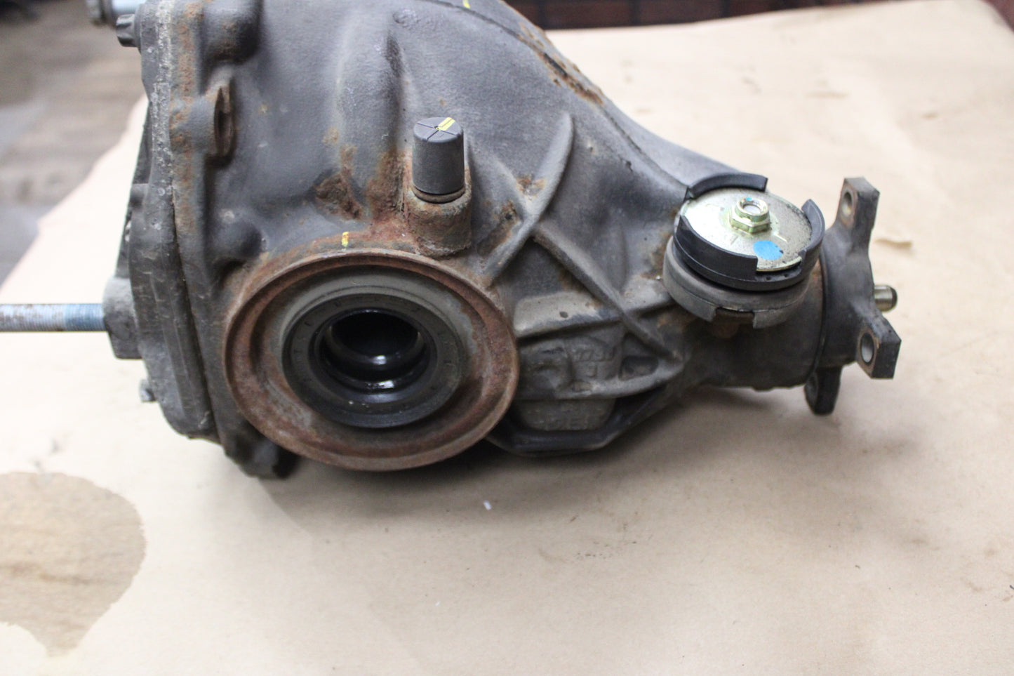 2007 Dodge Charger Challenger 300 SRT8 Rear Axle Differential Carrier 3.06 OEM