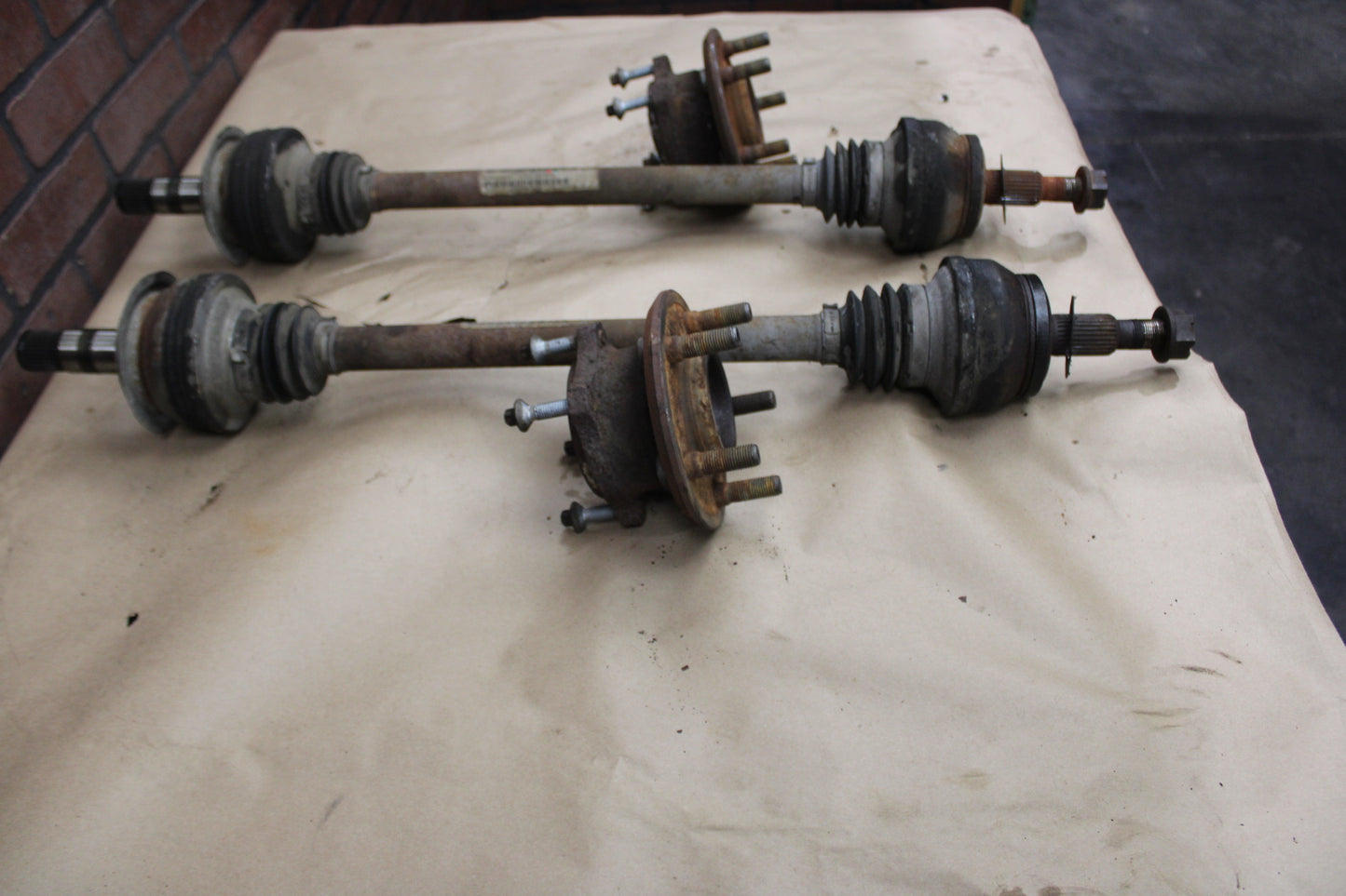 05-08 Charger Challenger 300 Rear Right Left Axle Half CV Shaft and Hub Set OEM