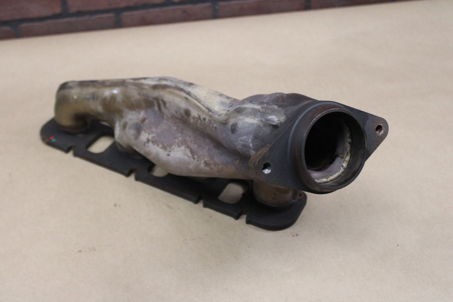 2006-2014 Charger Challenger 300 SRT8 Driver LH Side 6.1 6.4 Exhaust Manifold