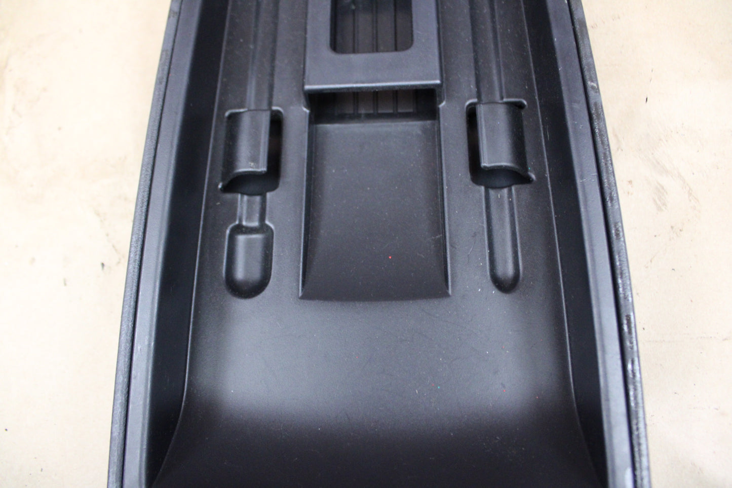 2005-2007 Dodge Magnum Center Console Light Black Vinyl Armrest Top Lid OEM