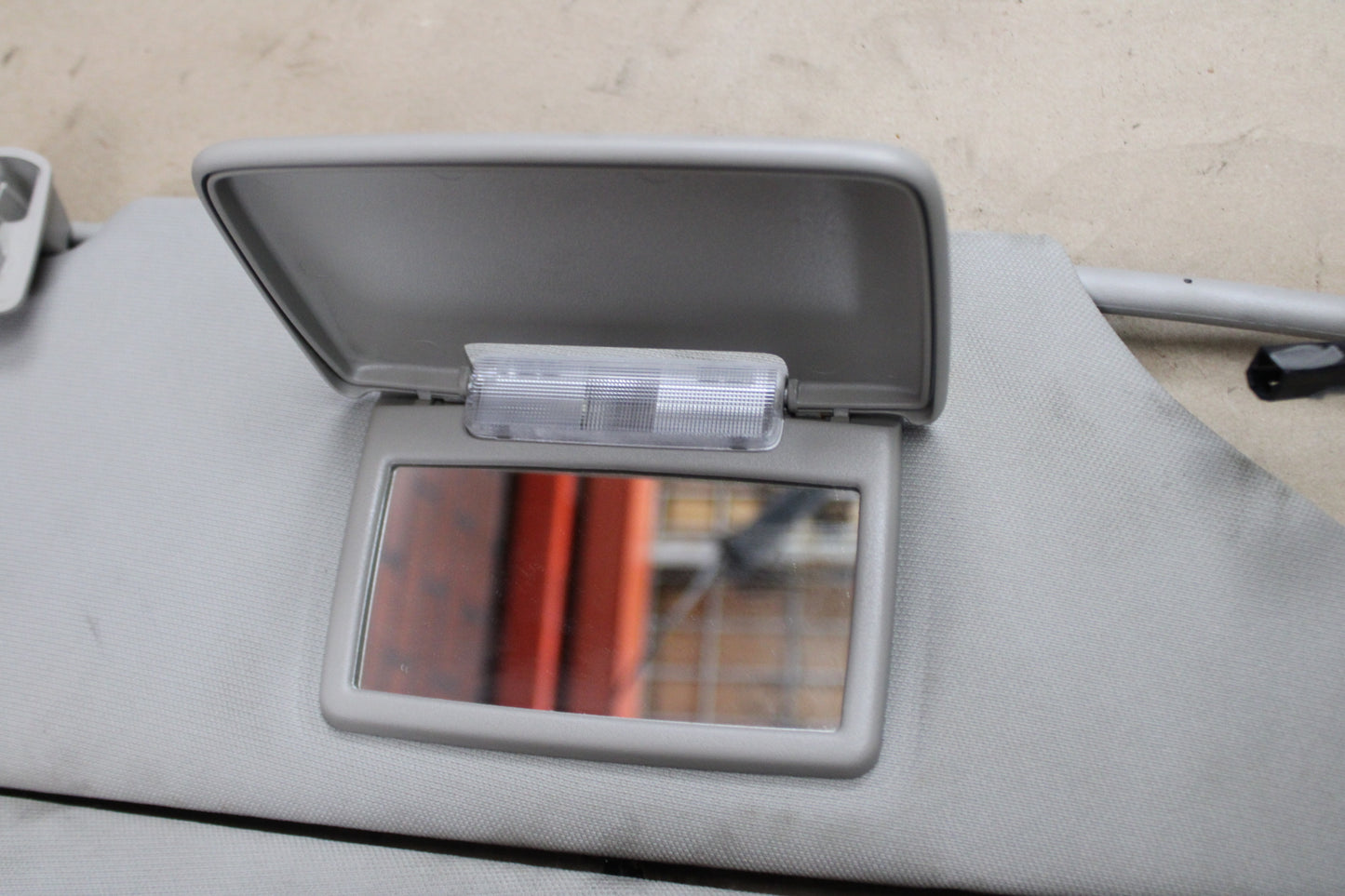 05-07 Dodge Charger Chrysler 300 Front RH LH Extendable Sun Visor Set Pair OEM