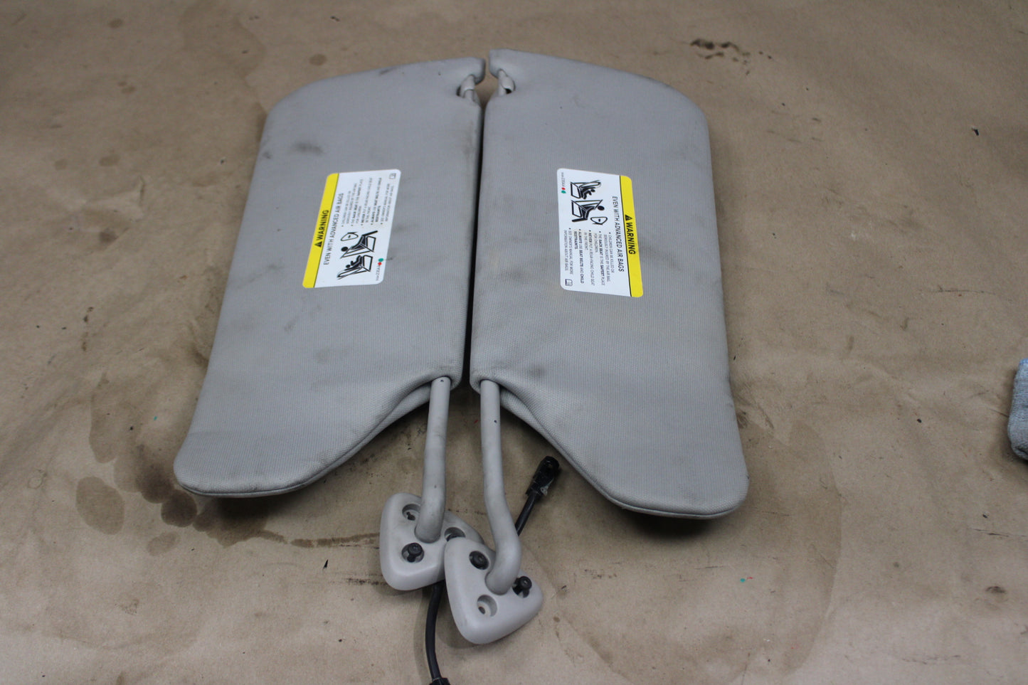 05-07 Dodge Charger Chrysler 300 Front RH LH Extendable Sun Visor Set Pair OEM