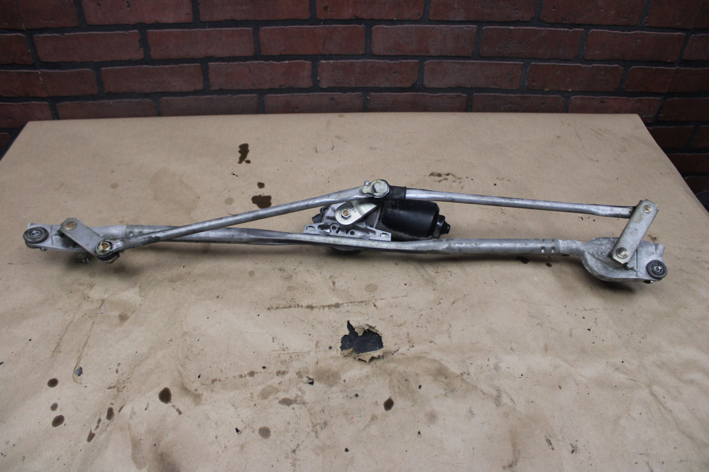 06-07 Charger 300 Windshield Wiper Motor Transmission Linkage OEM 04805711AA