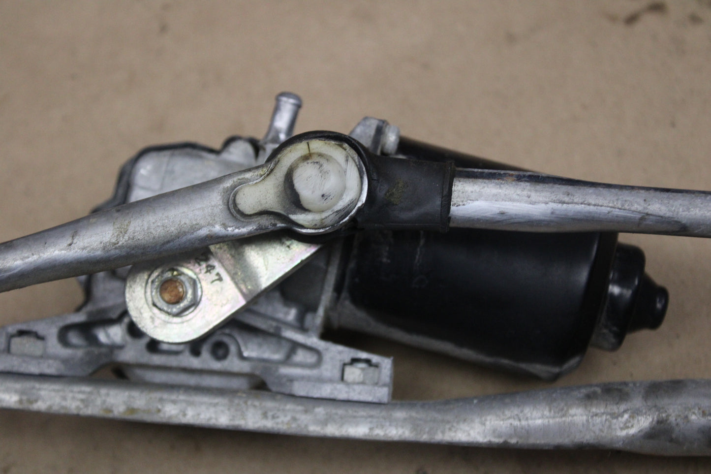 06-07 Charger 300 Windshield Wiper Motor Transmission Linkage OEM 04805711AA