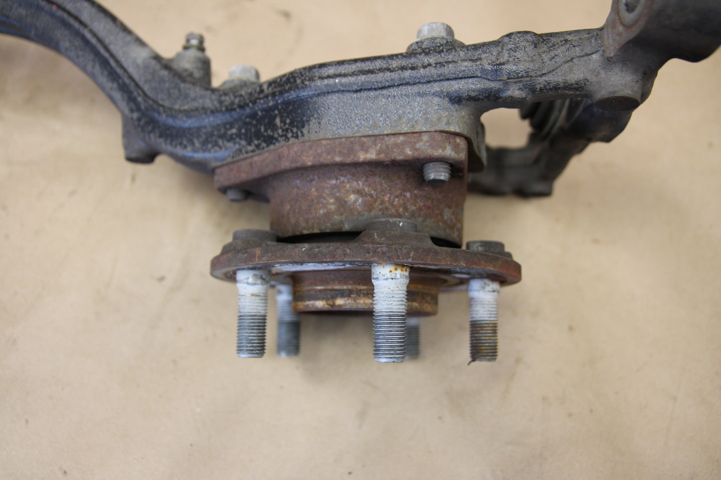 2015-2023 Dodge Charger Challenger Scat Pack SRT Front Right Spindle Knuckle Hub