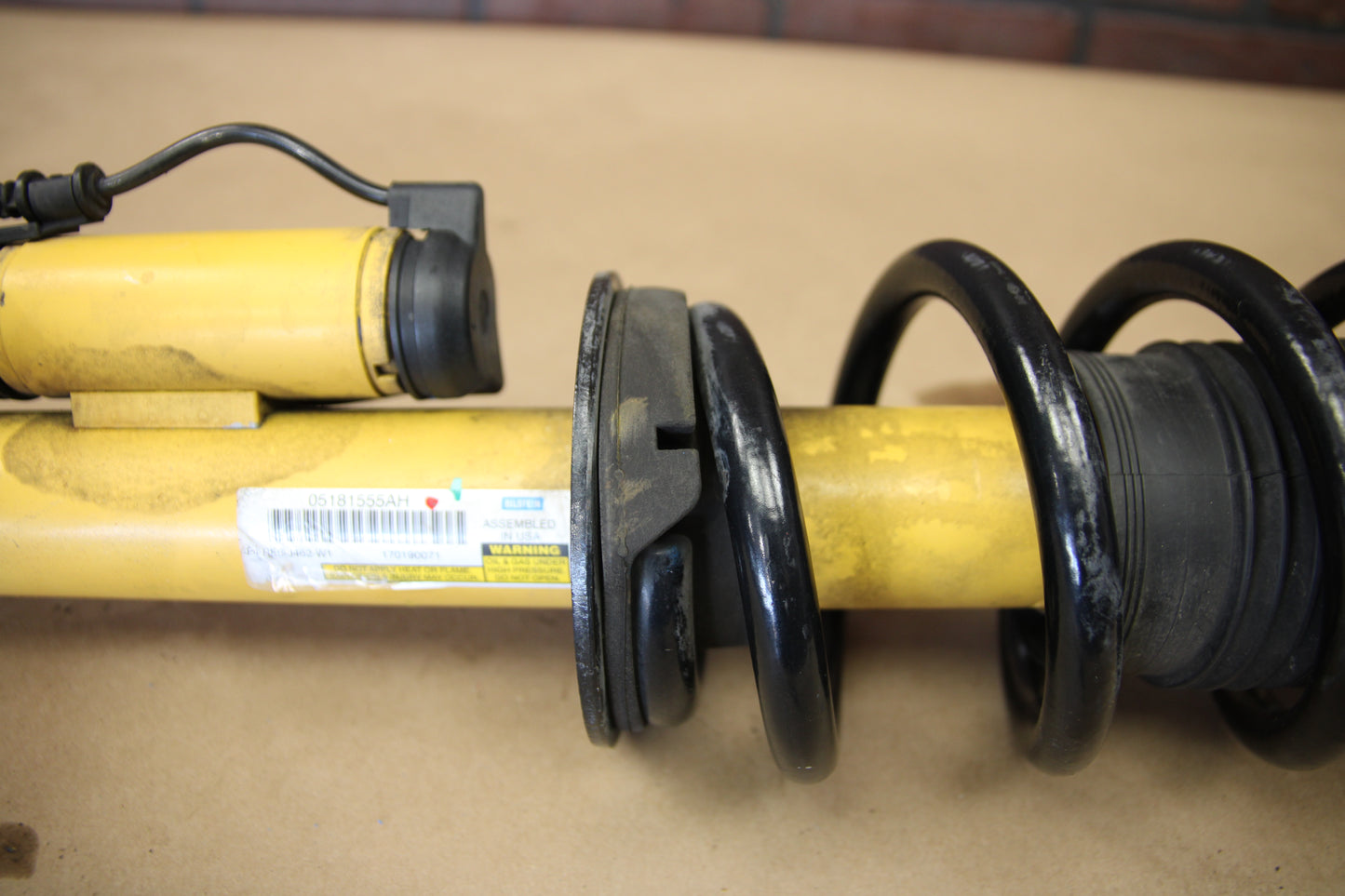 2012 - 2021 DODGE CHALLENGER SRT8 OEM FRONT DRIVER ACTIVE DAMPING STRUT SHOCK