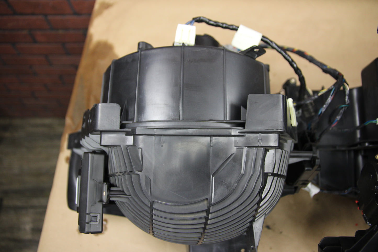 2014-2023 Dodge Challenger Charger 300 HVAC Distribution Housing W/Blower Motor
