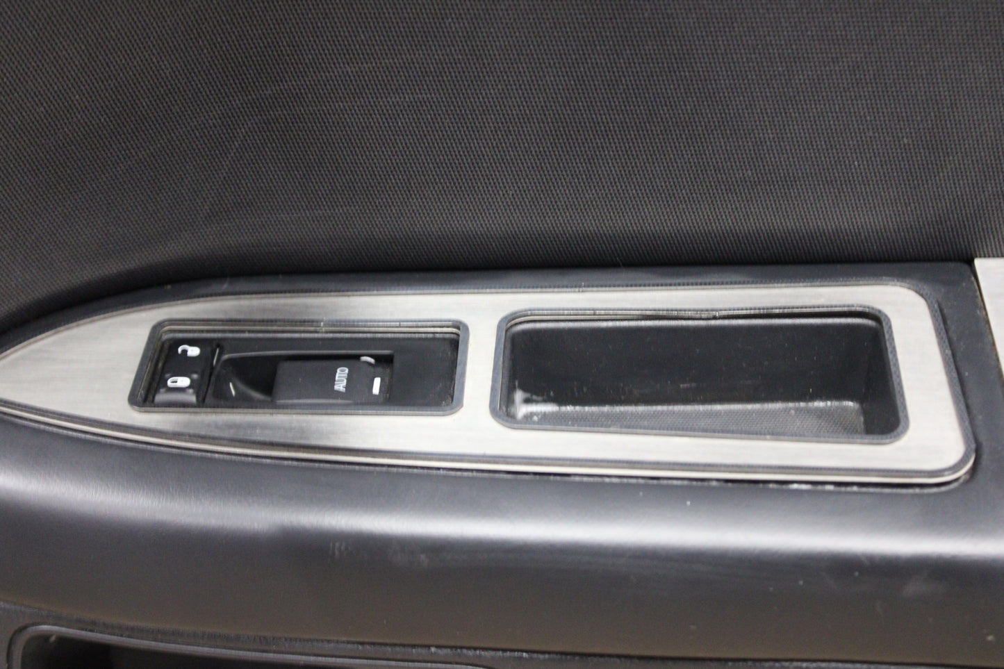 2013-2014 Dodge Challenger SRT Front Passenger RH Side Door Panel 5nh301dvaa OEM