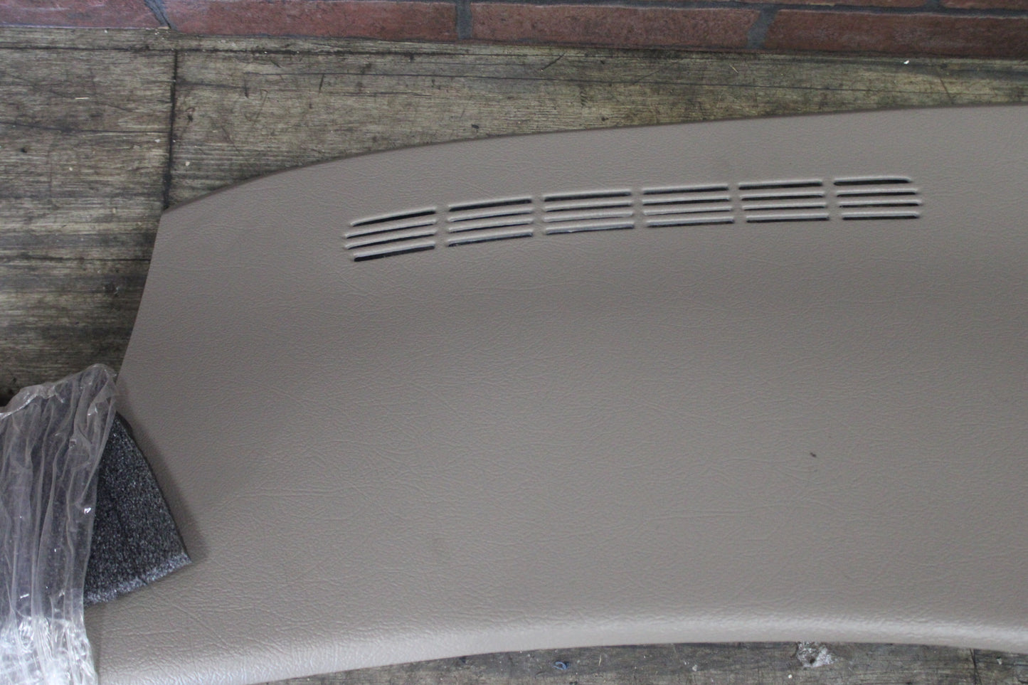 00-06 Tahoe Suburban Yukon Avalanche 99-06 Silverado Sierra Molded Dash Cover