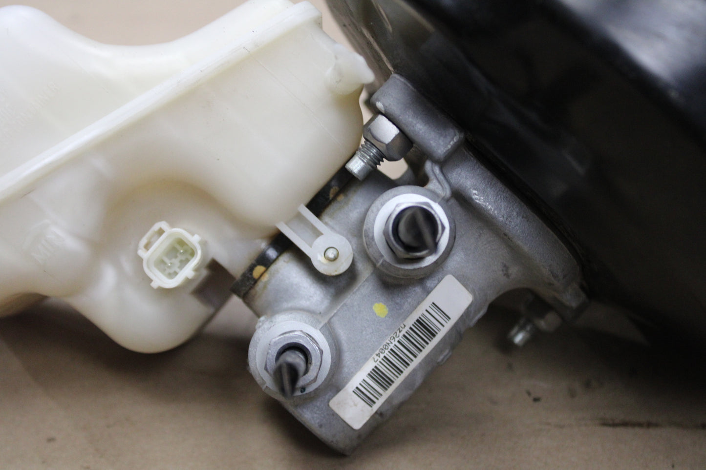 2011-2014 Dodge Challenger SRT8 Power Brake Booster Master Cylinder 04581645AB