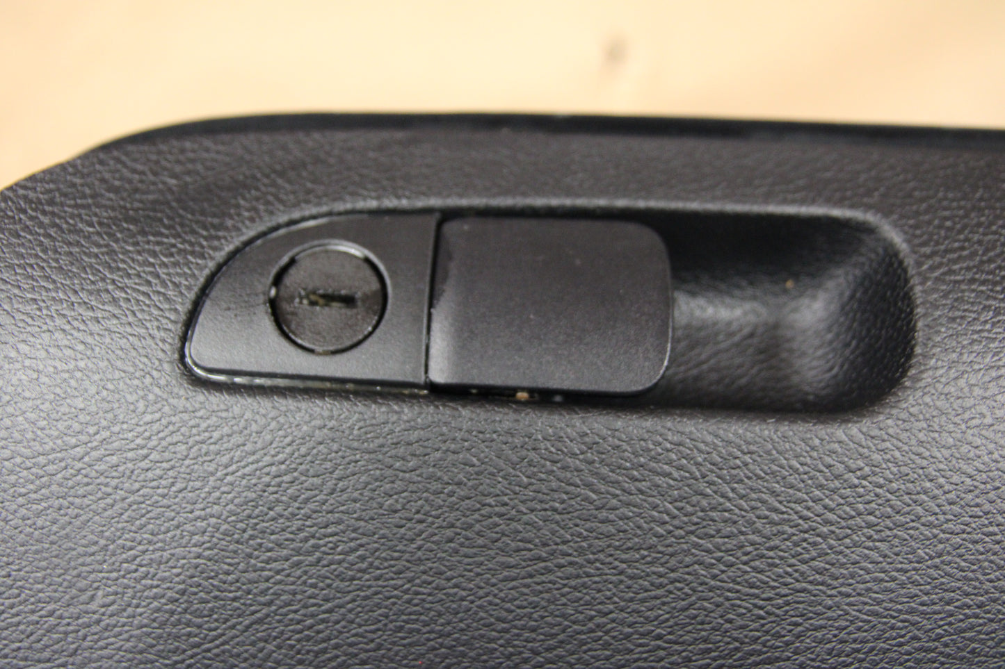 15-23 DODGE CHALLENGER CHARGER HELLCAT FRONT RIGHT LOWER DASHBOARD GLOVE BOX OEM