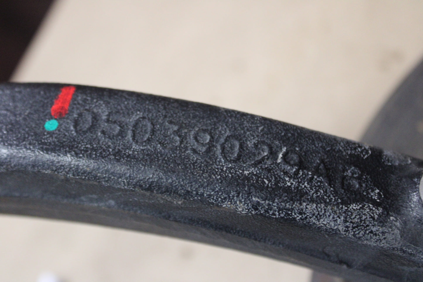 2008-14 DODGE CHALLENGER SRT8 FRONT DRIVER LH HUB SPINDLE KNUCKLE