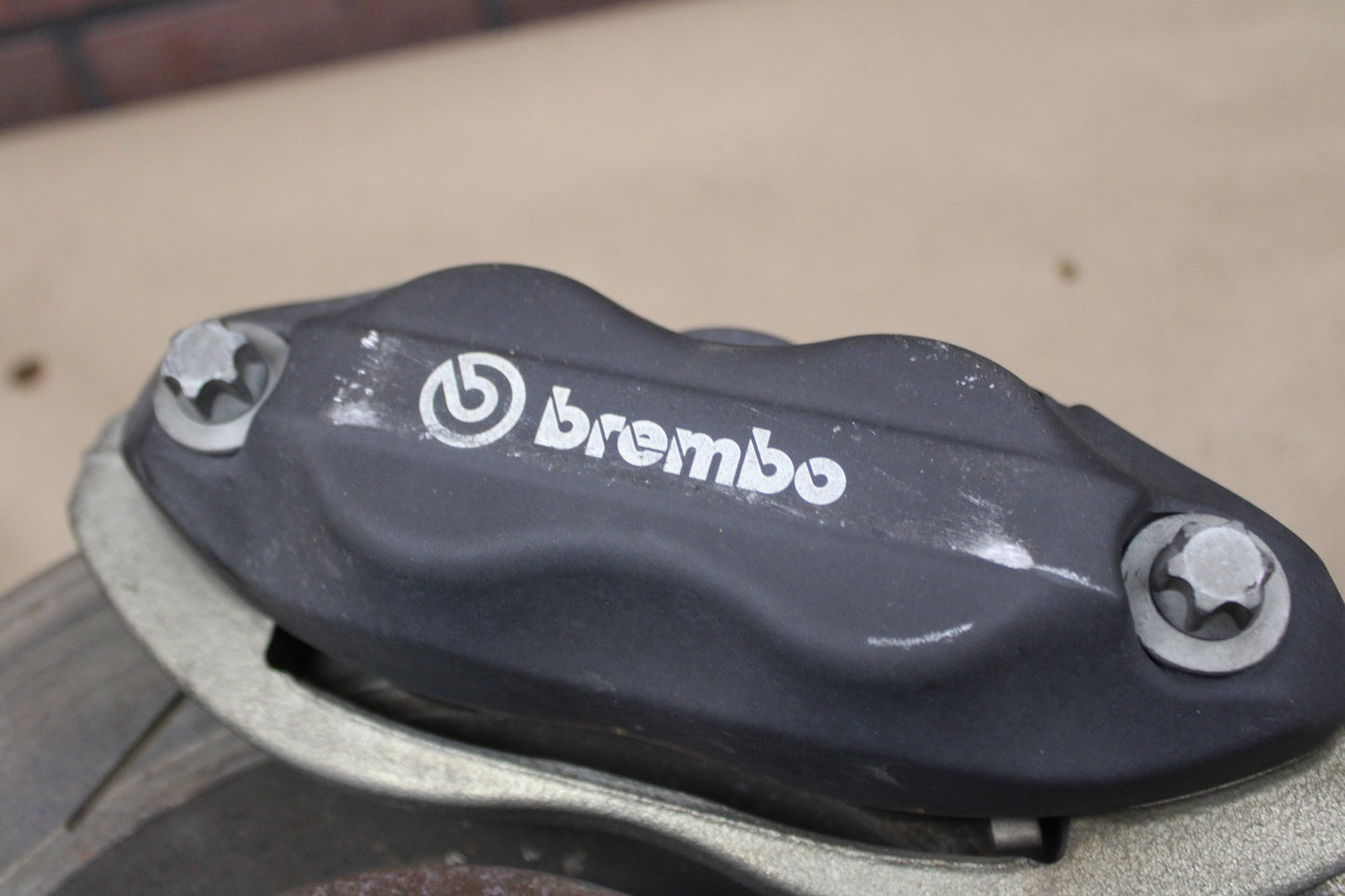 2008-14 DODGE CHALLENGER SRT8 FRONT DRIVER LH HUB SPINDLE KNUCKLE