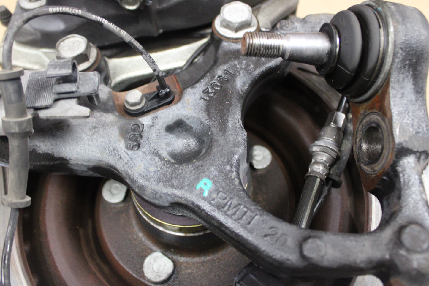 2008-2014 DODGE CHALLENGER SRT8 OEM FRONT PASSENGER RH SPINDLE KNUCKLE