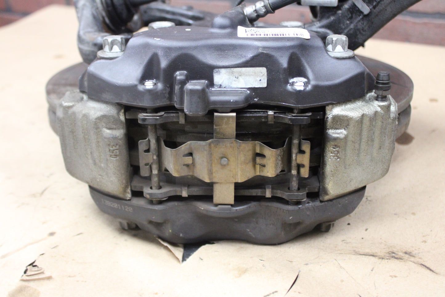 2008-2014 DODGE CHALLENGER SRT8 OEM FRONT PASSENGER RH SPINDLE KNUCKLE