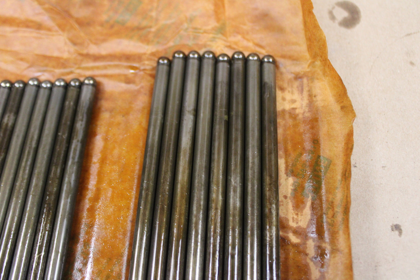 09-23 DODGE JEEP CHRYSLER 6.4L OEM 16X CYLINDER HEAD INTAKE EXHAUST PUSH RODS