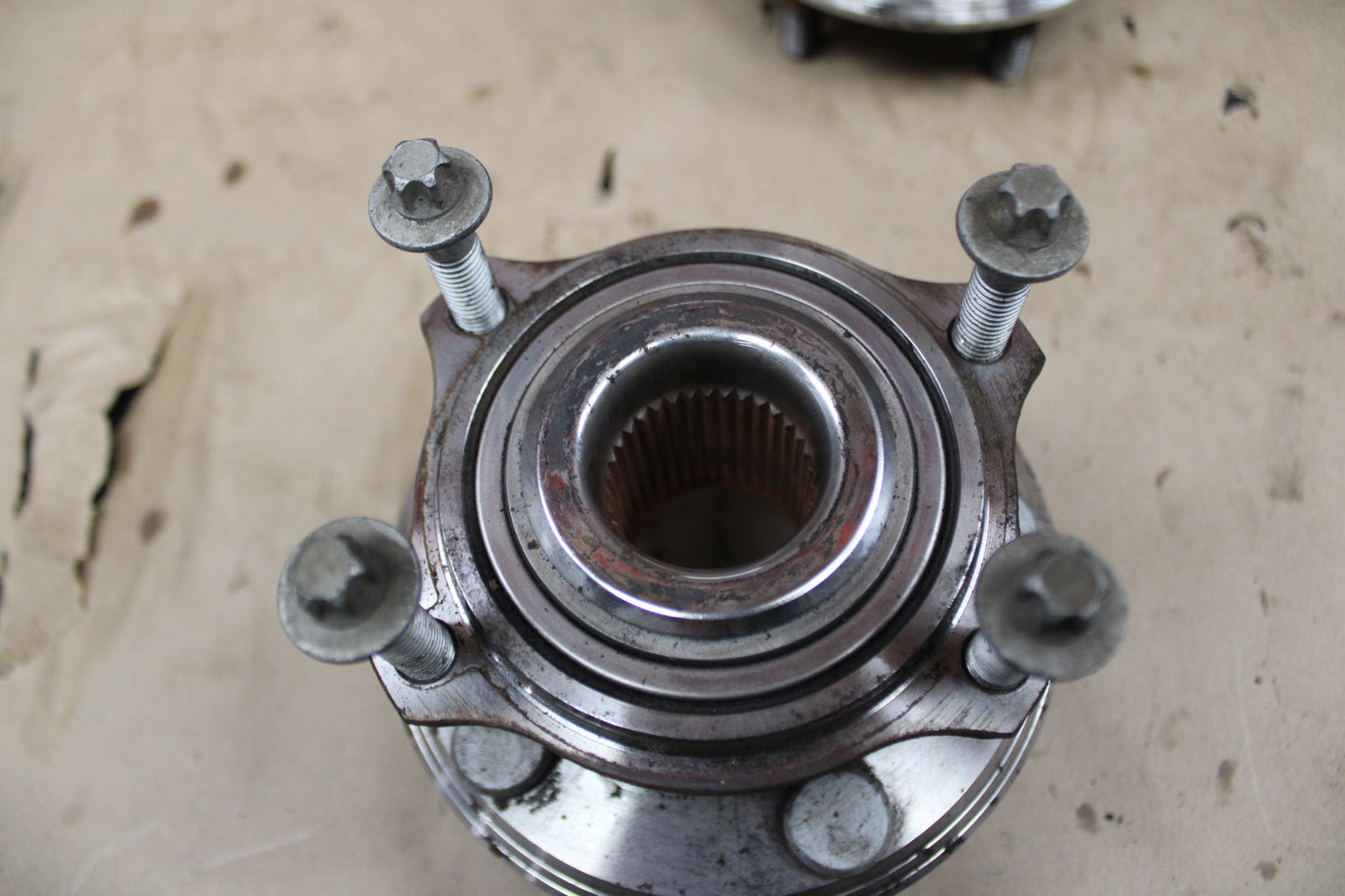 15-23 CHARGER CHALLENGER SCAT PACK SRT HELLCAT REAR WHEEL HUB BEARING PAIR OEM