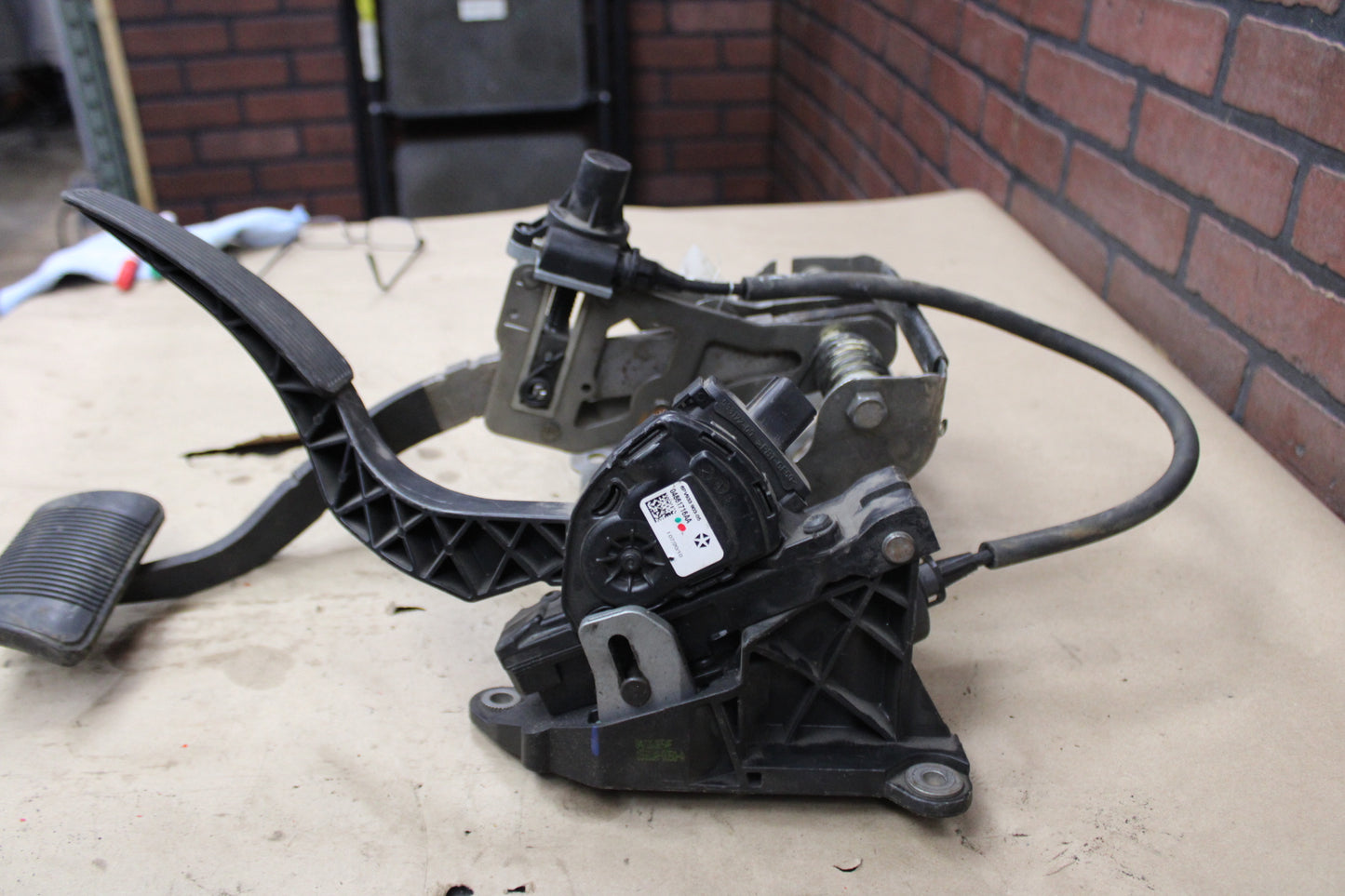 2008-2010 Challenger Charger 300 Adjustable Gas & Brake Pedal 4779558AF OEM