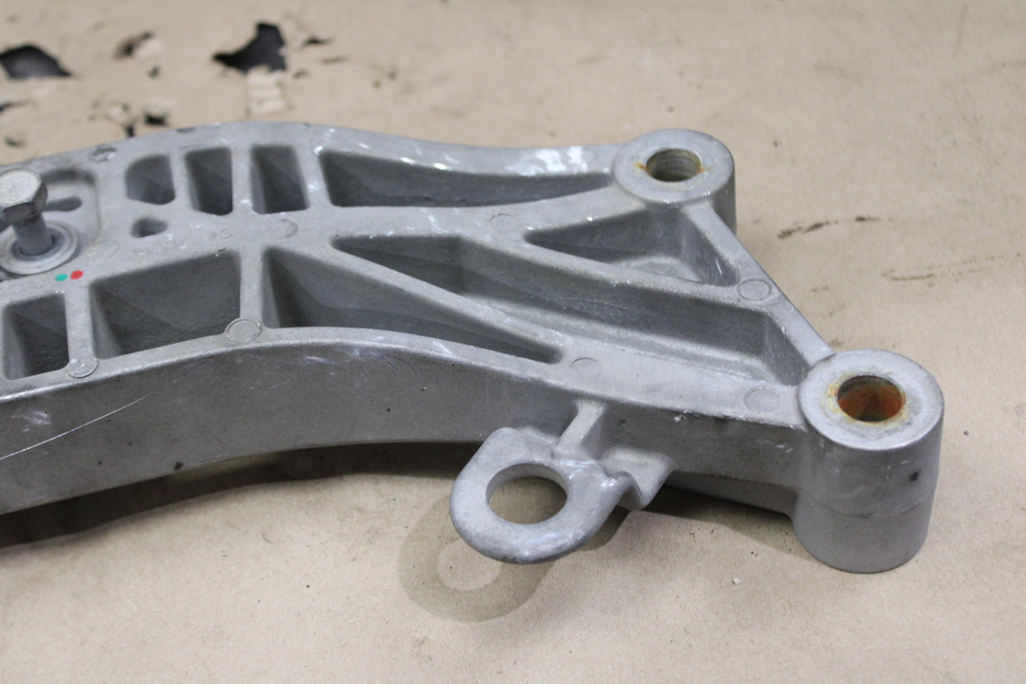 2015-2023 DODGE CHARGER TRANSMISSION GEARBOX CROSSMEMBER CARRIER BRACE MOUNT OEM