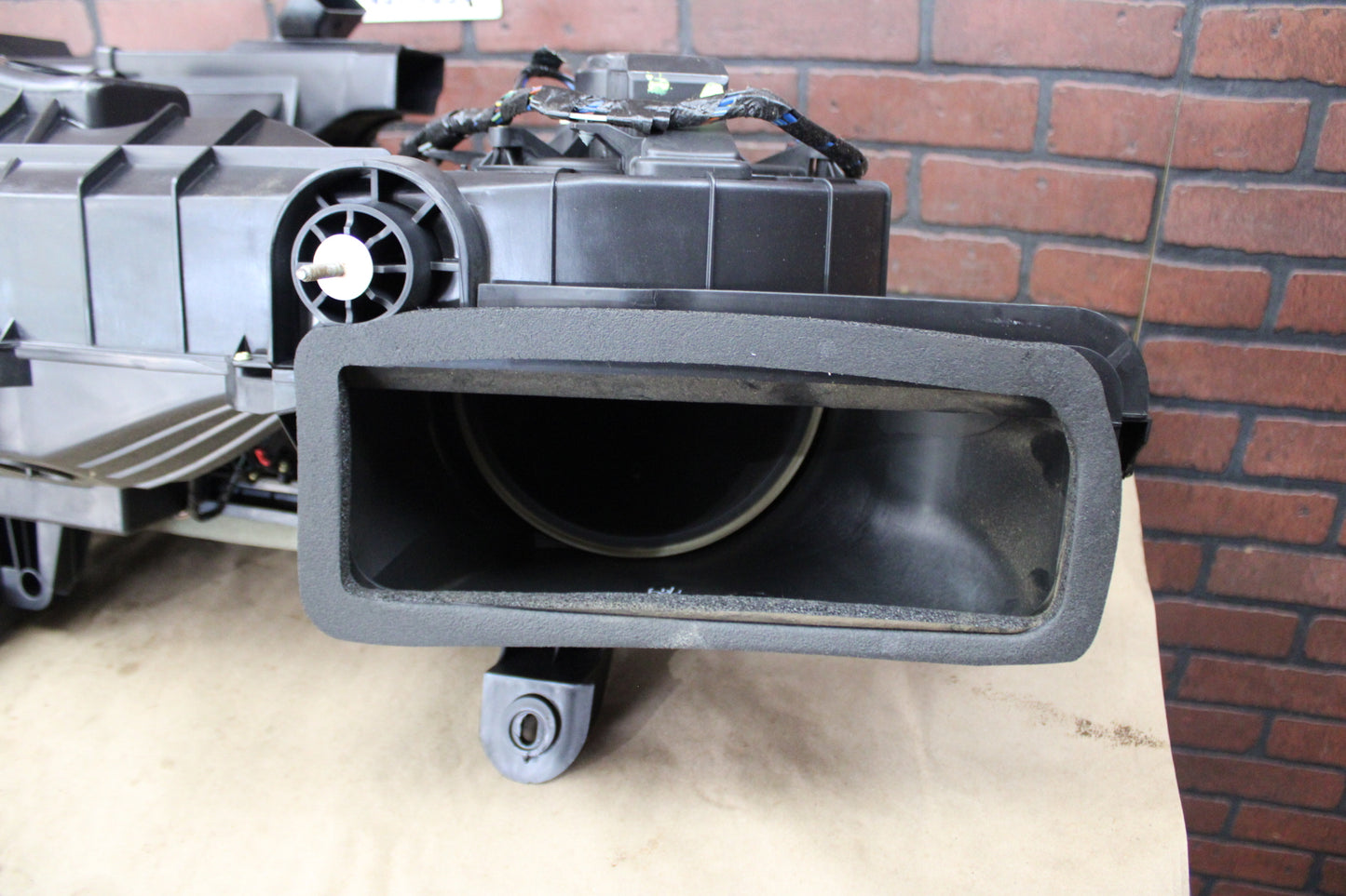 08-10 Dodge Charger SRT8 Auto Climate Control Blower & Distribution Housing Box