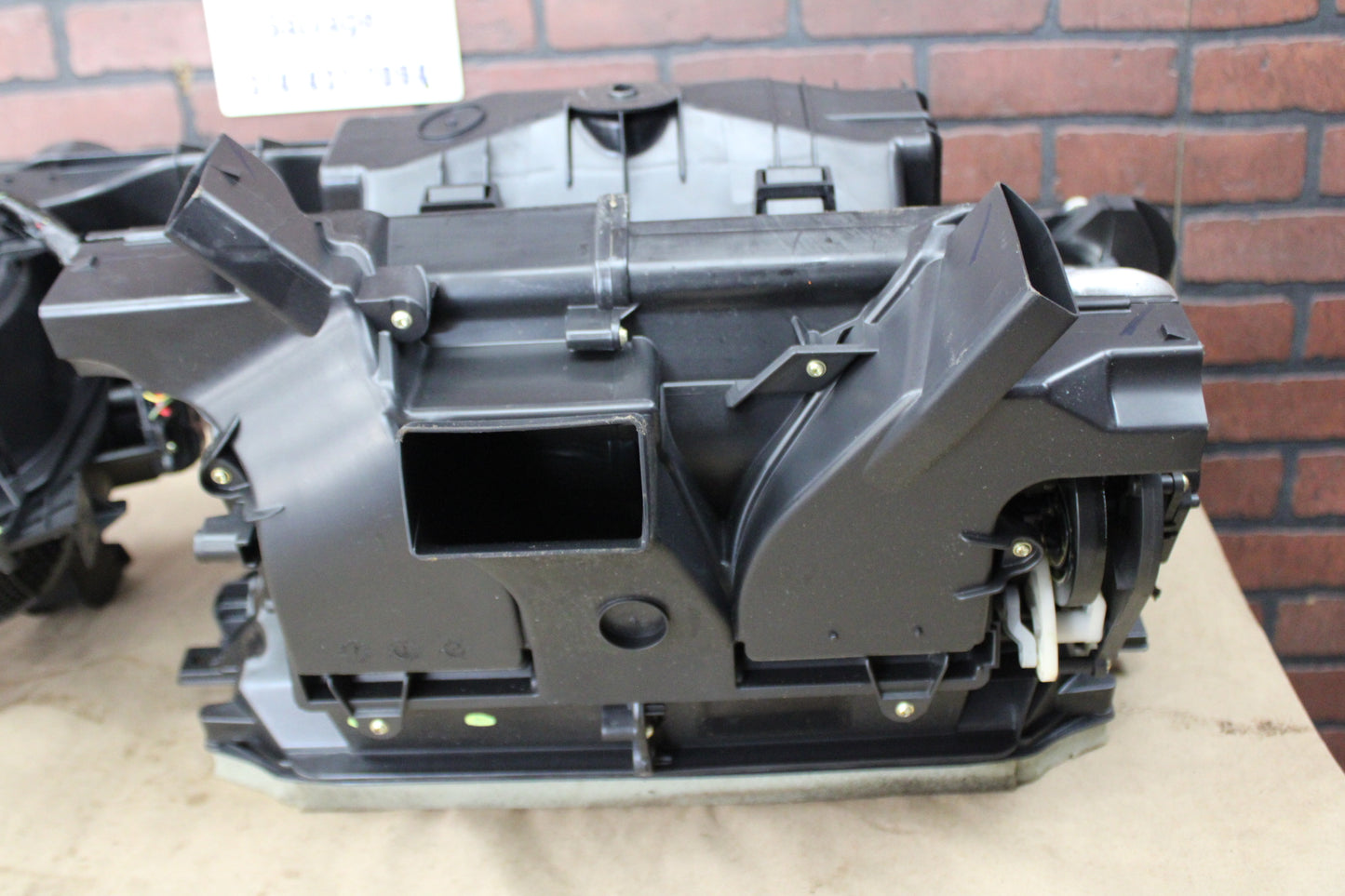 08-10 Dodge Charger SRT8 Auto Climate Control Blower & Distribution Housing Box