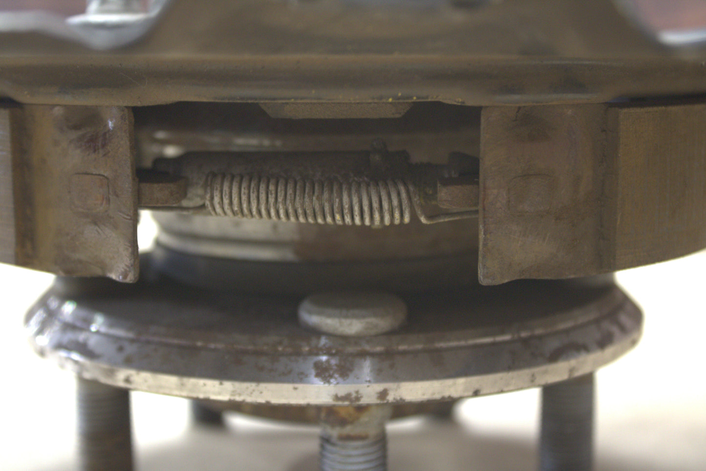 05-10 Charger Challenger 300 SRT8 Rear Passenger Wheel Bearing Hub w/ Dust Plate