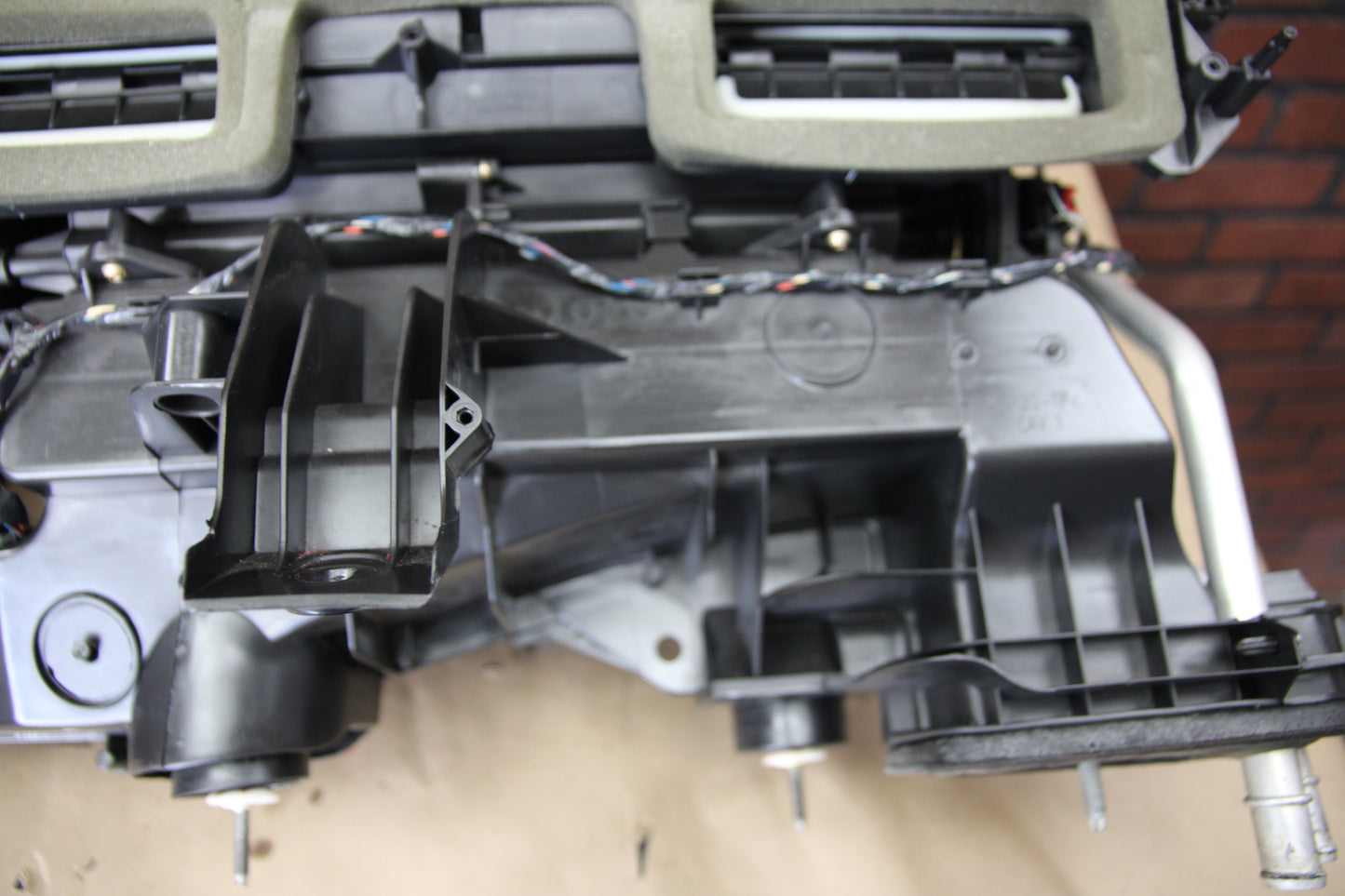 2014 - 2023 DODGE CHALLENGER DASH A/C HEATER CORE VENT HOUSING BOX 68340550AA