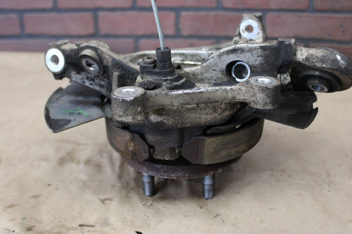 05-08 Dodge Charger Challenger Magnum 300 SRT8 6.1 Rear Knuckle Spindle Right