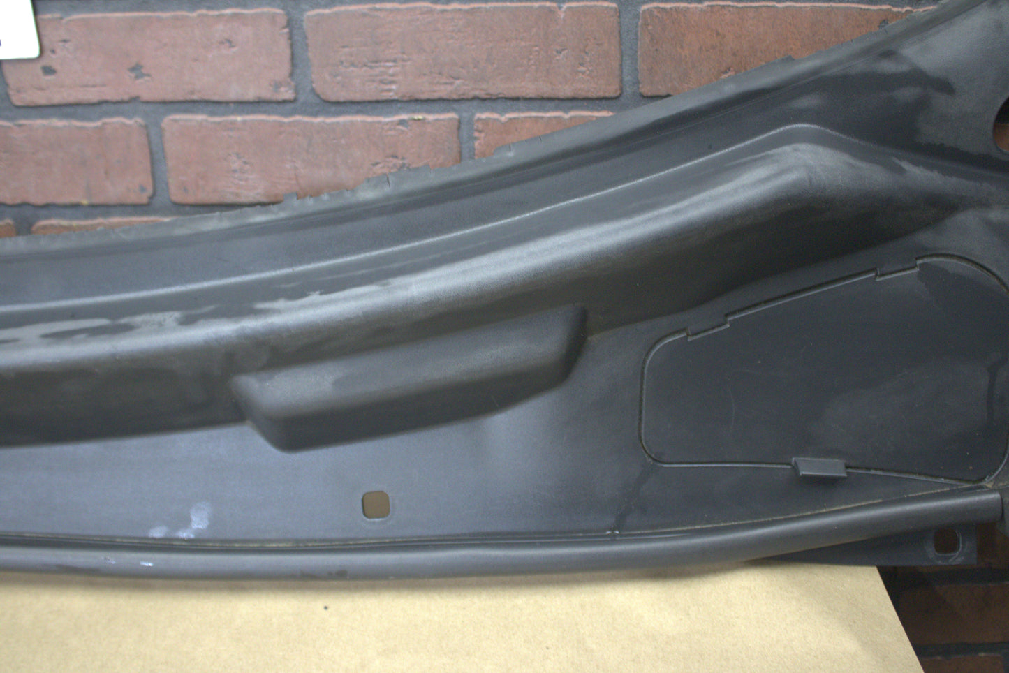 08-23 CHALLENGER SRT8 OEM EXTERIOR WINDSHIELD WIPER COWL TRIM PANEL 05028757AD