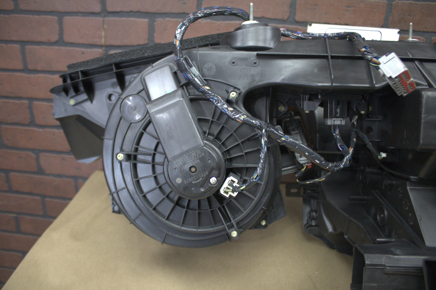 2008-2014 Dodge Challenger SRT8 HVAC Core Housing Box & Blower Fan Assembly OEM