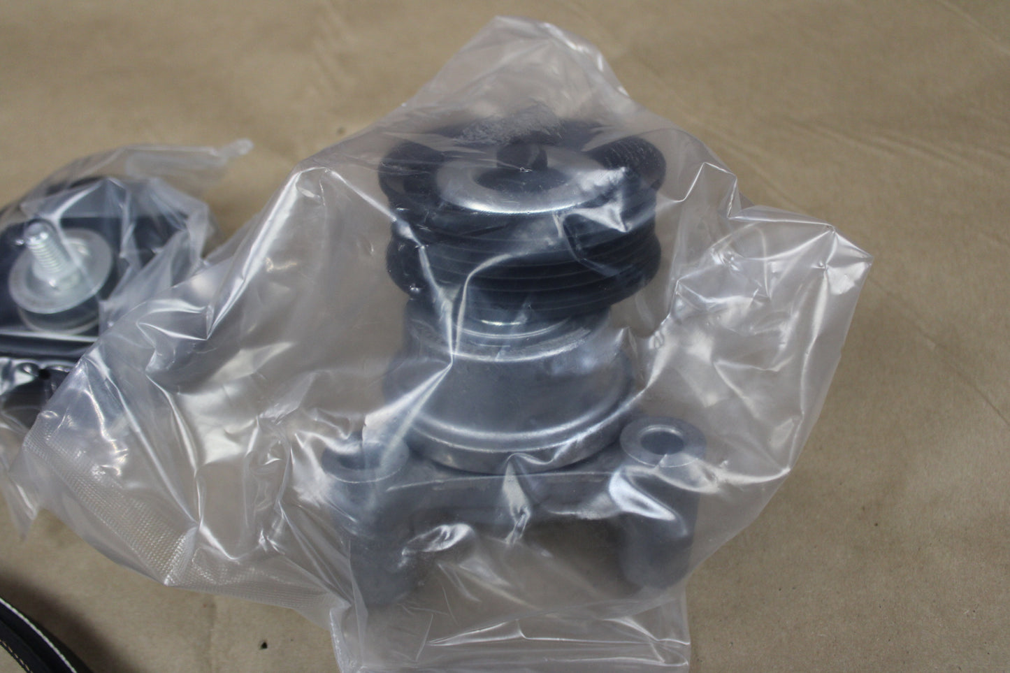 2009-2014 Gates 90K-39083A Accessory Belt Drive Set Tensioner Idler 2 Belts Kit