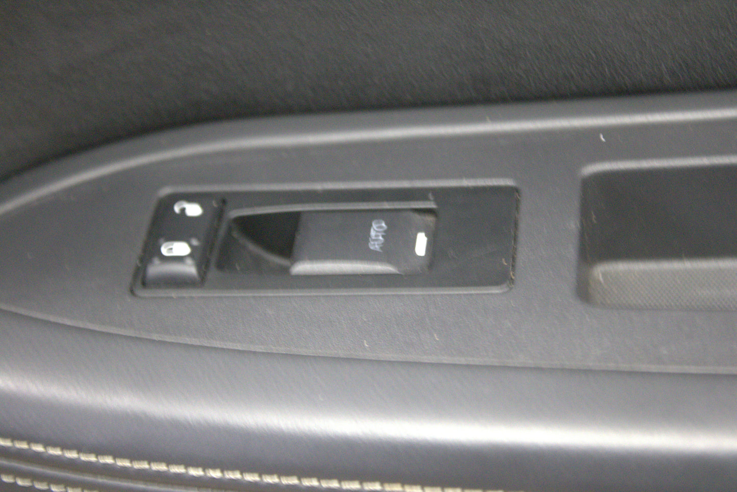 2008-2014 Dodge Challenger Front Passenger Right Side Interior Door Panel Black